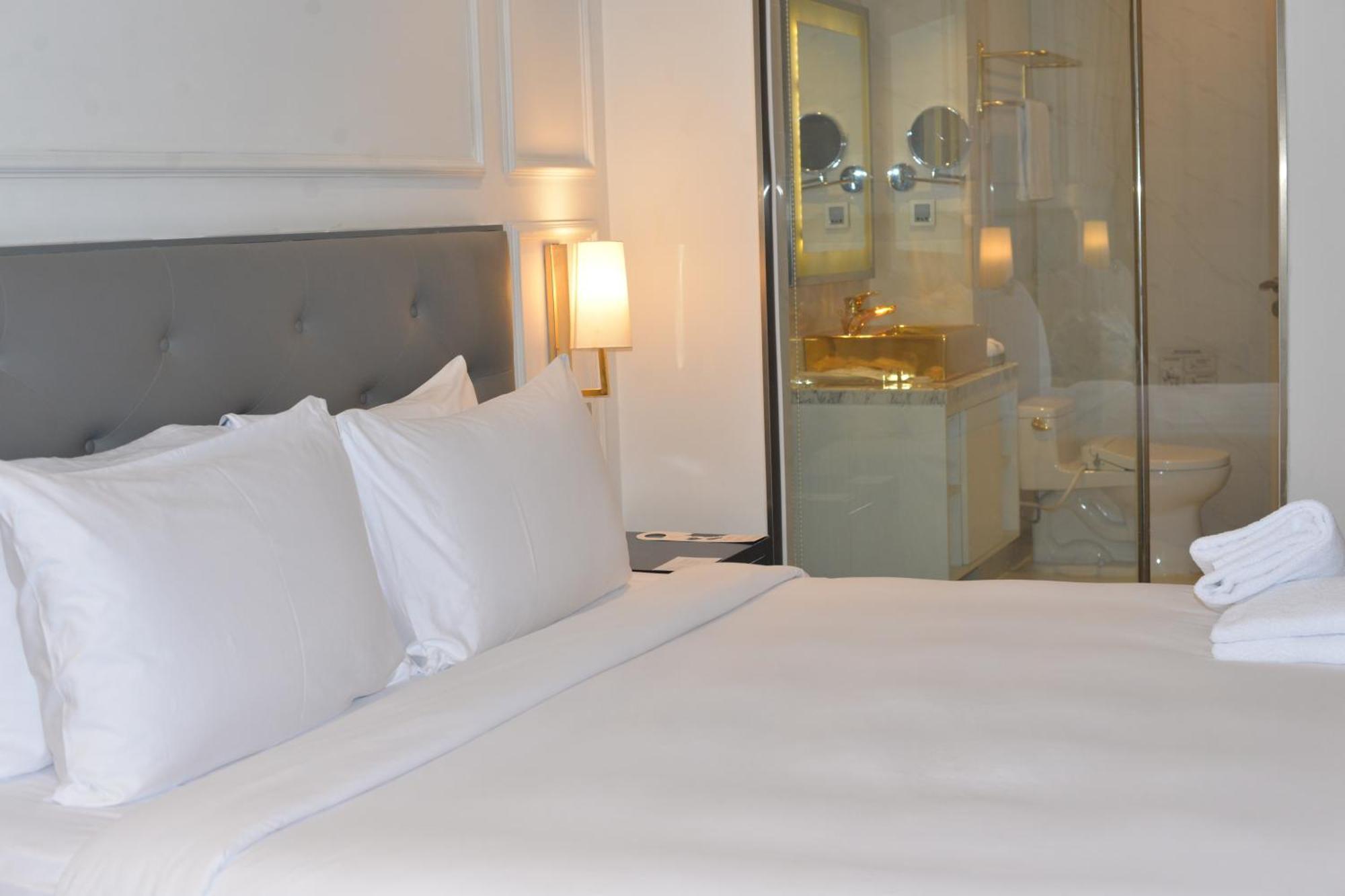 Lux Apartment Danang Golden Bay Deluxe King With Balcony And Ocean View Exterior photo