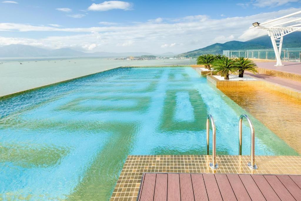 Lux Apartment Danang Golden Bay Deluxe King With Balcony And Ocean View Exterior photo