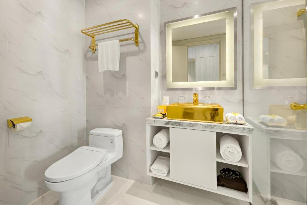 Lux Apartment Danang Golden Bay Deluxe King With Balcony And Ocean View Exterior photo